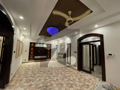 بحریہ ٹاؤن ۔ غزنوی بلاک بحریہ ٹاؤن ۔ سیکٹر ایف,بحریہ ٹاؤن,لاہور میں 5 کمروں کا 10 مرلہ مکان 3.8 کروڑ میں برائے فروخت۔