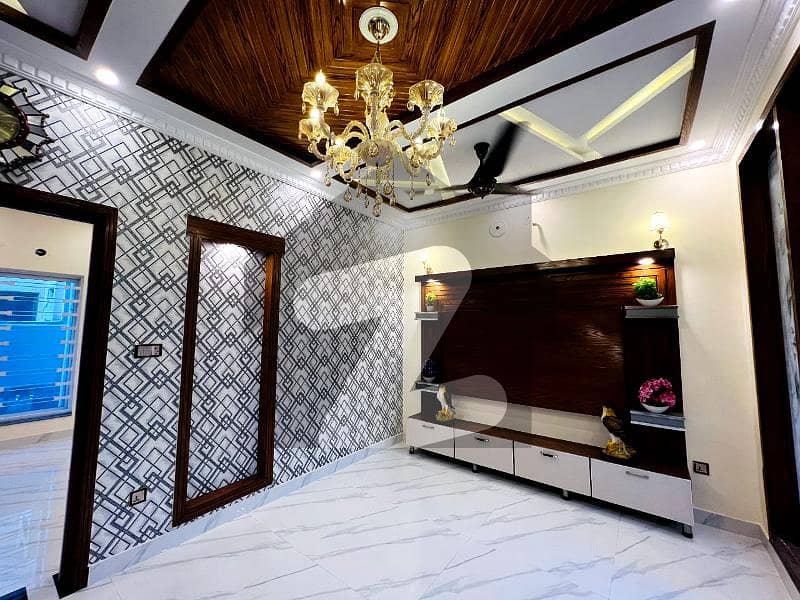بحریہ ٹاؤن سیکٹر سی بحریہ ٹاؤن,لاہور میں 3 کمروں کا 5 مرلہ مکان 70.0 ہزار میں کرایہ پر دستیاب ہے۔