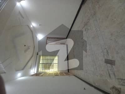 بنی گالہ اسلام آباد میں 4 کمروں کا 5 مرلہ مکان 62.0 ہزار میں کرایہ پر دستیاب ہے۔