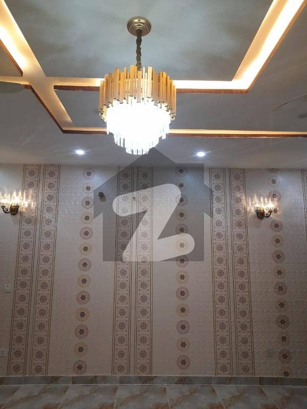 بحریہ ٹاؤن سیکٹر سی بحریہ ٹاؤن,لاہور میں 5 کمروں کا 10 مرلہ مکان 1.2 لاکھ میں کرایہ پر دستیاب ہے۔