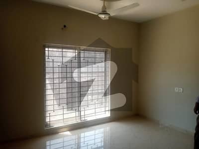 10 MARLA HOUSE FOR RENT WITN GAS TULIP BLOCK BAHRIA TOWN LAHORE
