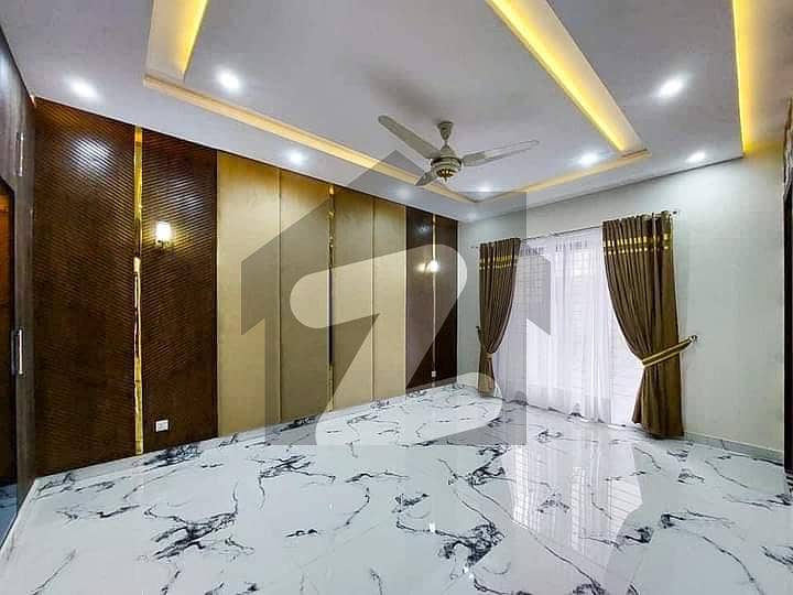 Luxurious 10 Marla Modern House For Rent in Bahria Town Lahore
