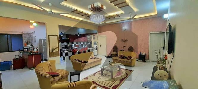 یونیورسٹی روڈ کراچی میں 5 کمروں کا 11 مرلہ مکان 3.35 کروڑ میں برائے فروخت۔