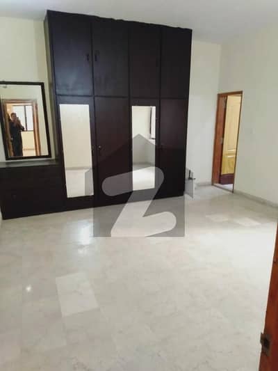 BUNGALOW FOR SALE 200 YARDS ONE UNIT DOUBLE STORIES SECURITY AT BLOCK 13D2 GULSHAN E IQBAL