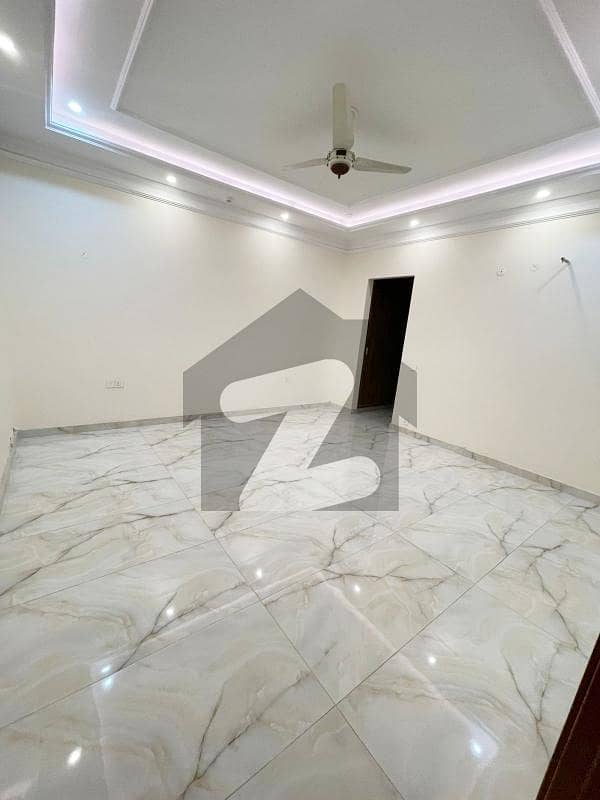 ڈی ایچ اے فیز 7 ڈیفنس (ڈی ایچ اے),لاہور میں 4 کمروں کا 1 کنال مکان 7.3 کروڑ میں برائے فروخت۔