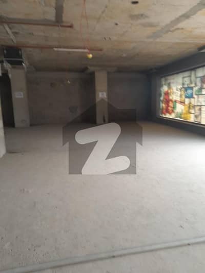 MM Alam Rd 990 Sqft Shop Is Available For Rent.