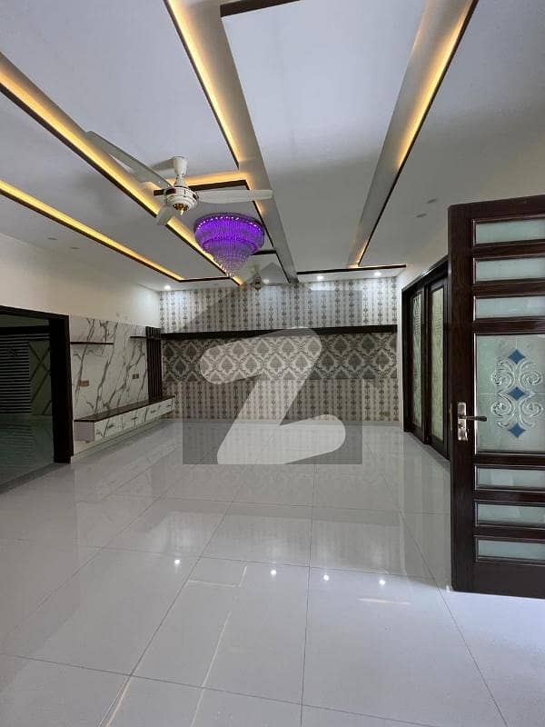 8 Marla house for rent umer block Bahria town Lahor