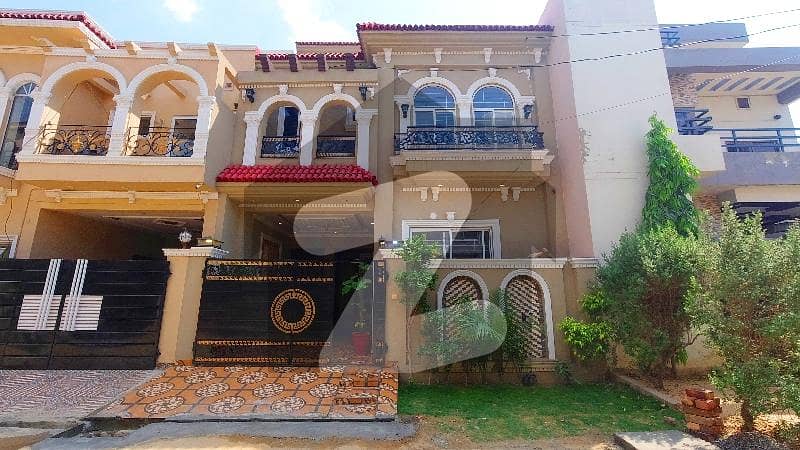 Prime Location 5 Marla House In Formanities Housing Scheme - Block MM For Sale At Good Location