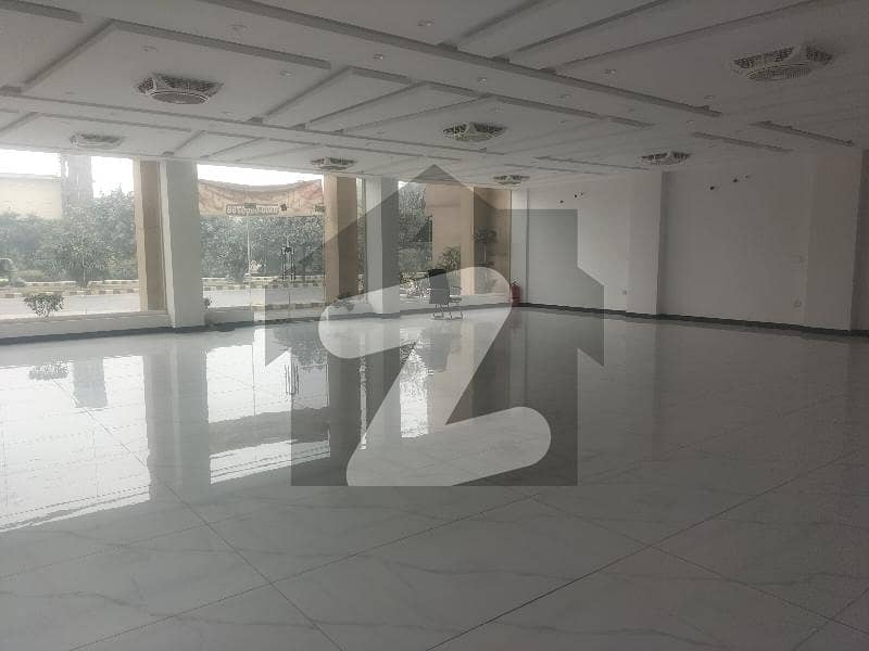 You Can Find A Gorgeous Warehouse For rent In Johar Town