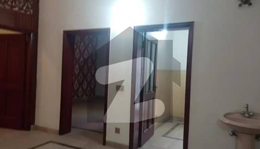 8 Marla Lower Portion For Grabs In Samanabad