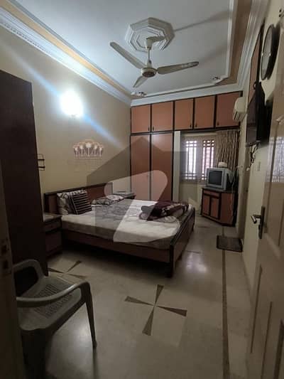 یونیورسٹی روڈ کراچی میں 6 کمروں کا 5 مرلہ مکان 3.2 کروڑ میں برائے فروخت۔
