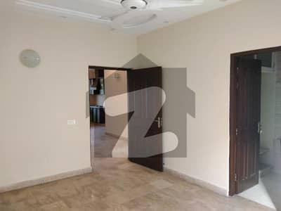 پنجاب کوآپریٹو ہاؤسنگ سوسائٹی لاہور میں 3 کمروں کا 10 مرلہ مکان 3.7 کروڑ میں برائے فروخت۔