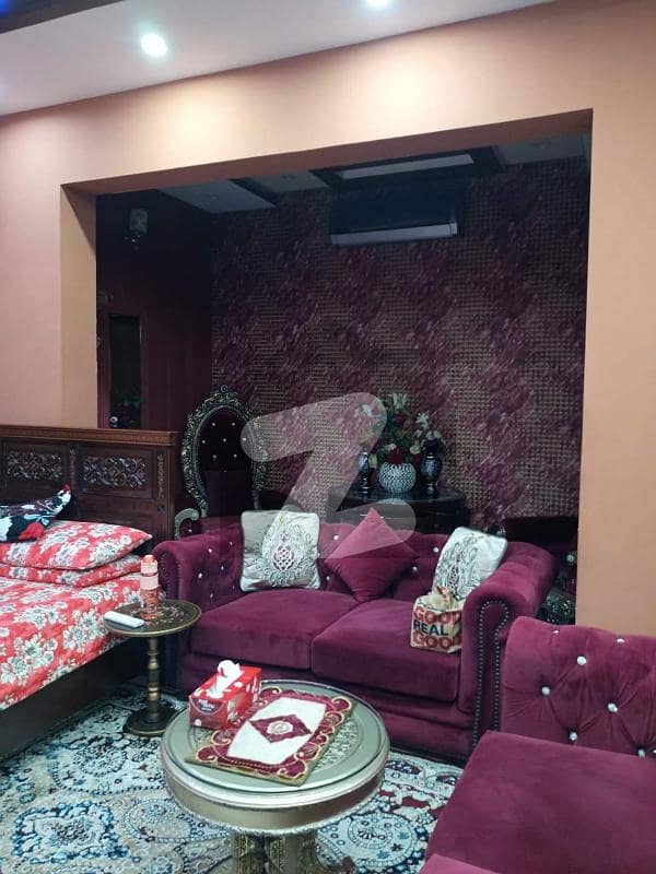 جوہر ٹاؤن لاہور میں 5 کمروں کا 5 مرلہ مکان 2.4 کروڑ میں برائے فروخت۔