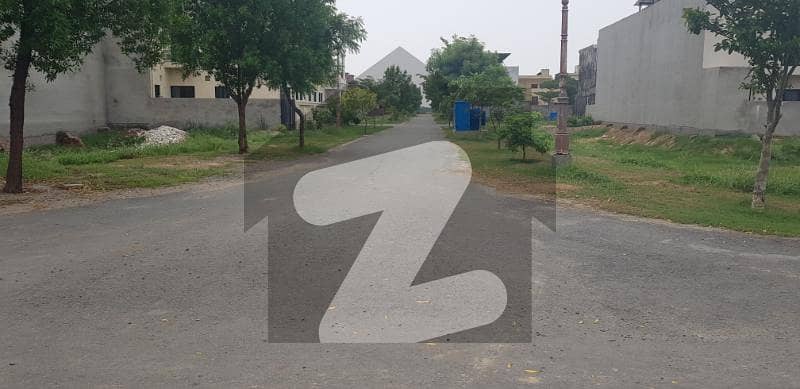 5 Marla Plot Facing Park for sale in Lake City Sector M7 Block C2