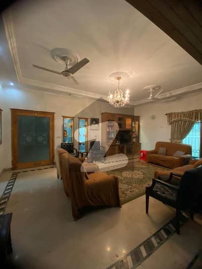 1 Kanal Well Maintained House is available for Sale in DHA Phase 1 Lahore