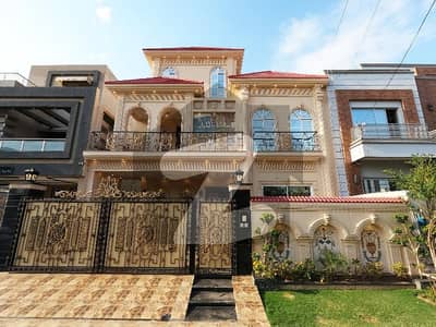 10 Marla Spacious House Is Available In Tariq Gardens - Block C For sale