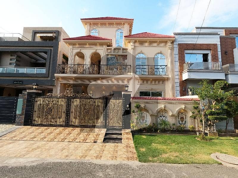 10 Marla Spacious House Is Available In Tariq Gardens - Block C For Sale