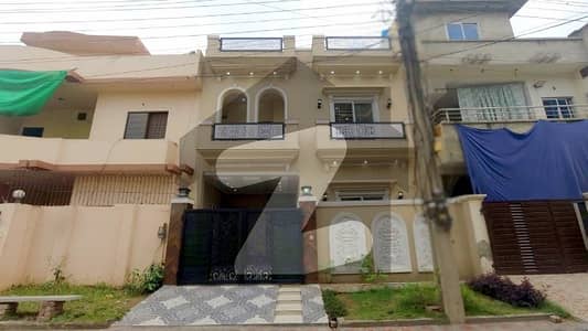 جوبلی ٹاؤن ۔ بلاک ای جوبلی ٹاؤن,لاہور میں 6 کمروں کا 5 مرلہ مکان 1.9 کروڑ میں برائے فروخت۔