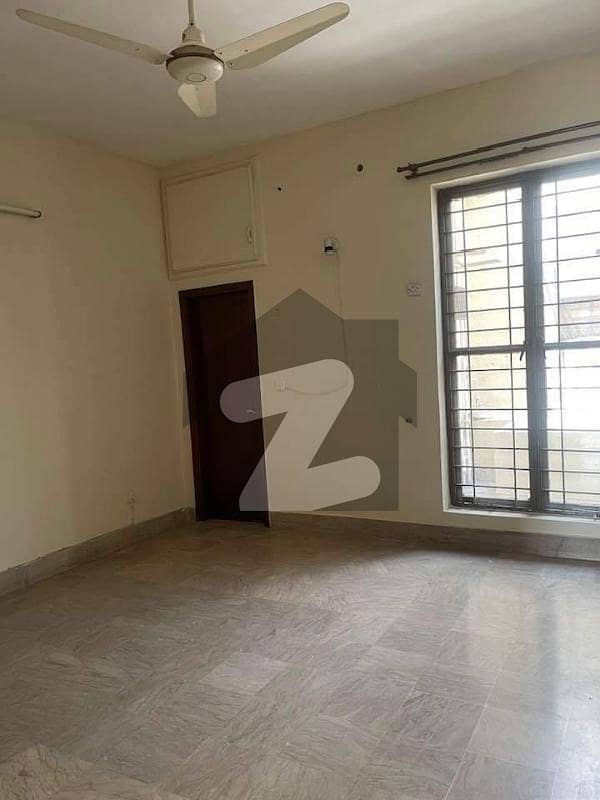 جوہر ٹاؤن لاہور میں 3 کمروں کا 5 مرلہ مکان 1.85 کروڑ میں برائے فروخت۔
