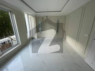 2 Bed Luxury Non Furnished Apartment Available For Rent