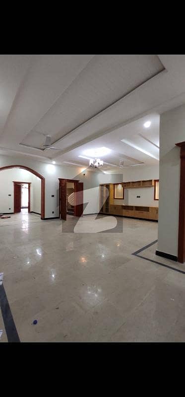 1 Kanal Separate Gate Ground floor Available in G-13