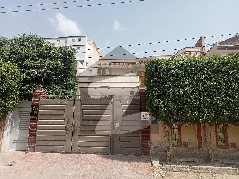 مدینہ ٹاؤن کینال روڈ,رحیم یار خان میں 6 کمروں کا 13 مرلہ مکان 2.8 کروڑ میں برائے فروخت۔