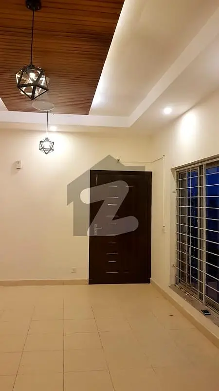 5 MARLA G5 OVERSEAS ENCLAVE FACING PARK FLAT AT 2ND FLOOR IS FOR SALE