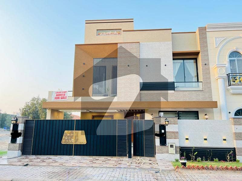 بحریہ ٹاؤن سیکٹر سی بحریہ ٹاؤن,لاہور میں 5 کمروں کا 10 مرلہ مکان 1.55 لاکھ میں کرایہ پر دستیاب ہے۔