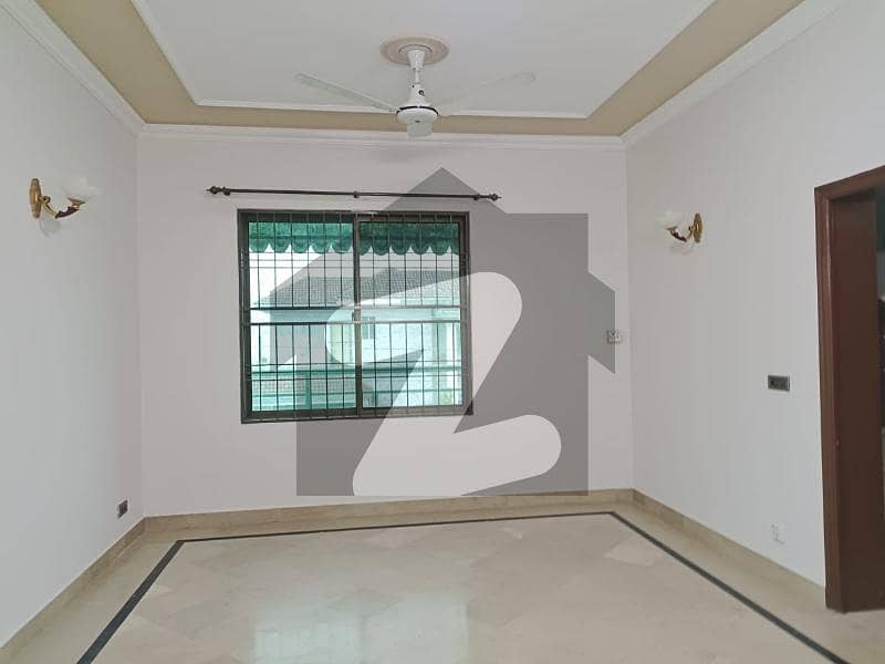Separate Gate Prime Look Kanal Upper Portion For Rent in DHA Phase 3 Block Z
