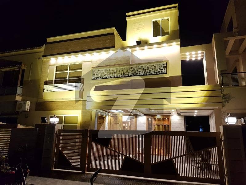 A BEAUTIFUL 10 MARLA HOUSE FOR SALE IN SHAHEEN BLOCK SECTOR C BAHRIA TOWN LAHORE