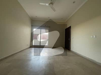 One Kanal Upper Portion Available For Rent In DHA Phase 6 Lahore