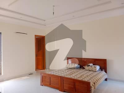 ایل ڈی اے ایوینیو لاہور میں 8 کمروں کا 10 مرلہ مکان 1.4 لاکھ میں کرایہ پر دستیاب ہے۔