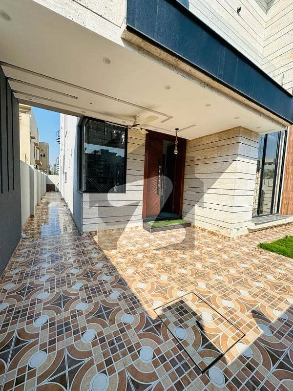 10 MARLA HOUSE FOR SALE IN BAHRIA TOWN LAHORE