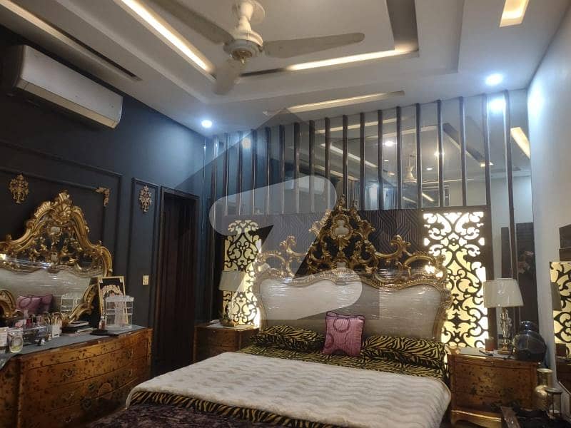 جوہر ٹاؤن فیز 2 جوہر ٹاؤن,لاہور میں 5 کمروں کا 10 مرلہ مکان 4.0 کروڑ میں برائے فروخت۔