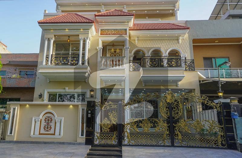 12 Marla Triple Story Facing Park House For SALE In Johar Town Near To Doctor Hosptial And Canal Road Sui Gas Installed