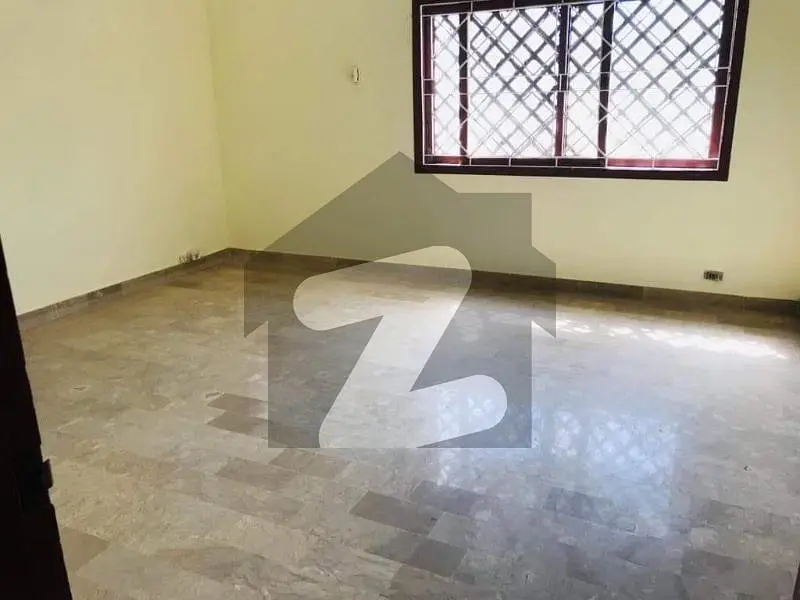 4 Bed DD Portion With Roof For Rent In Main University Road