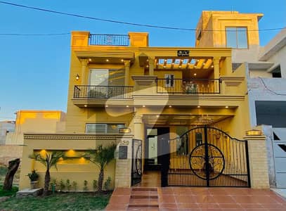 8.5 Mrla Beautiful Designer House For Sale in Wapda Town Multan