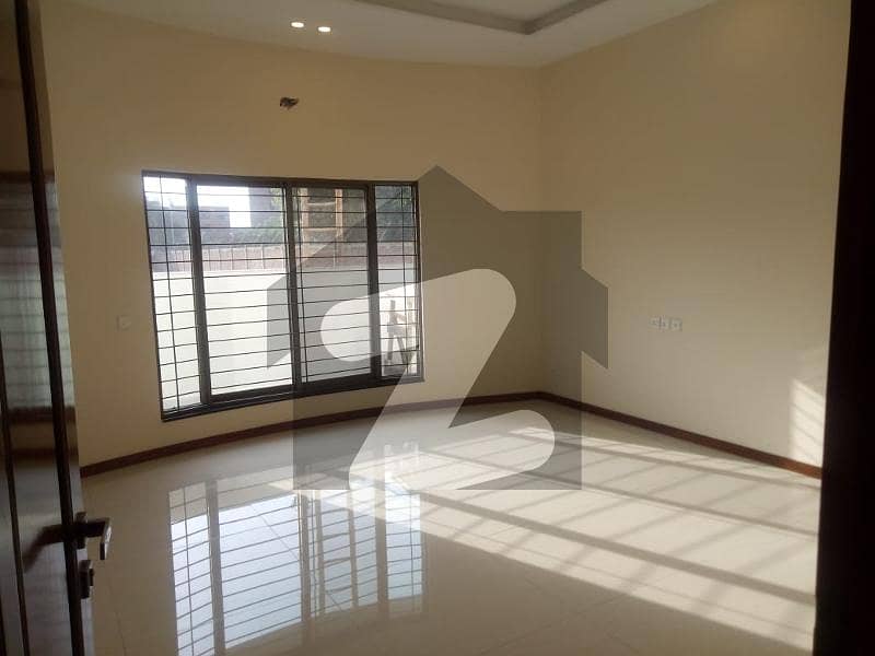 Kanal Gorgeous Location Bungalow For Rent In DHA Phase 4-DD