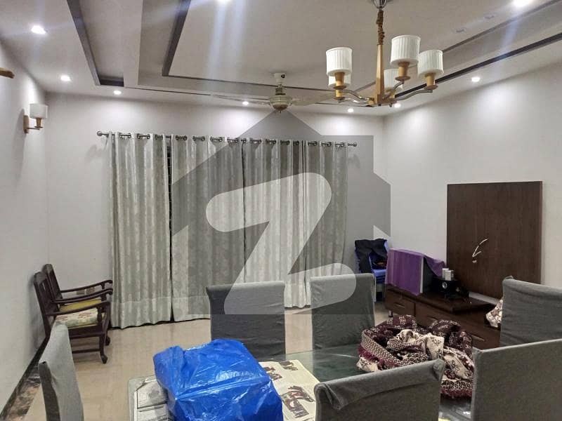 1 Kanal House for sale in DHA Phase 5 Block C Near to park Hot location