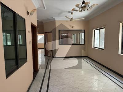 کلفٹن ۔ بلاک 5 کلفٹن,کراچی میں 3 کمروں کا 7 مرلہ فلیٹ 1.05 لاکھ میں کرایہ پر دستیاب ہے۔
