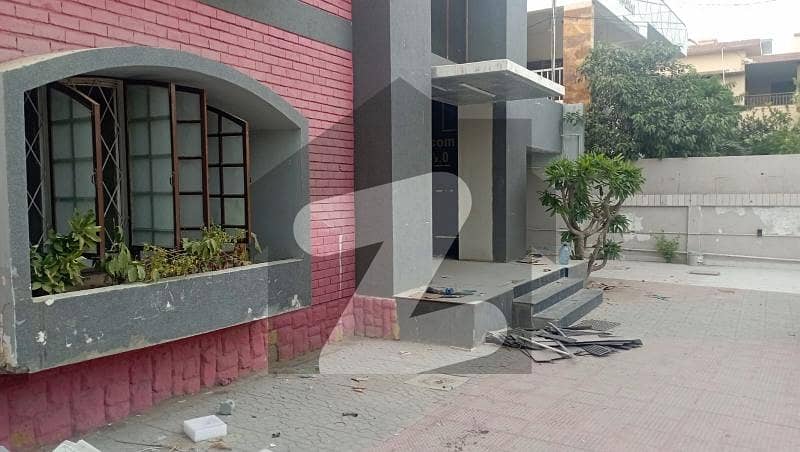 Prime Location House Of 325 Square Yards Is Available For rent