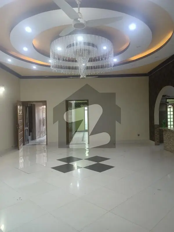 600 SQUARE YARDS 4 BED DRAWING DINNING TILES FLOORING PORTION FOR RENT IN JAUHAR