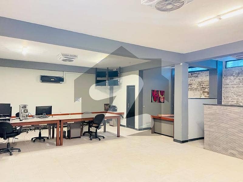 Blue Area Office Sized 3500 Square Feet Is Available