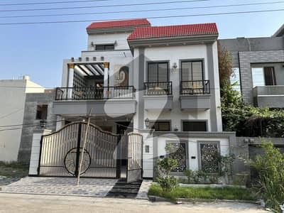 بسم اللہ ہاؤسنگ سکیم جی ٹی روڈ,لاہور میں 5 کمروں کا 7 مرلہ مکان 3.55 کروڑ میں برائے فروخت۔