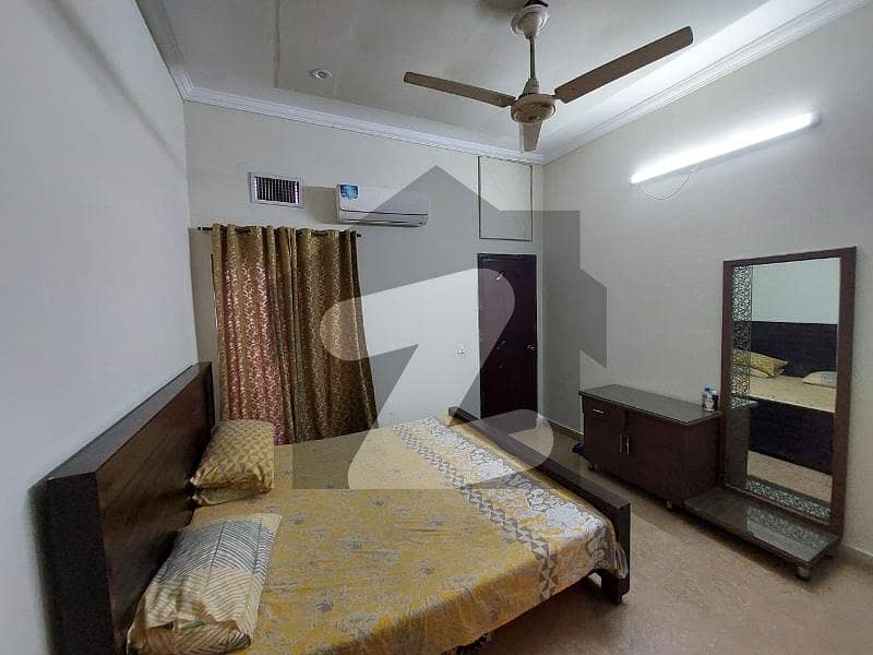 جوہر ٹاؤن لاہور میں 4 کمروں کا 5 مرلہ مکان 2.3 کروڑ میں برائے فروخت۔
