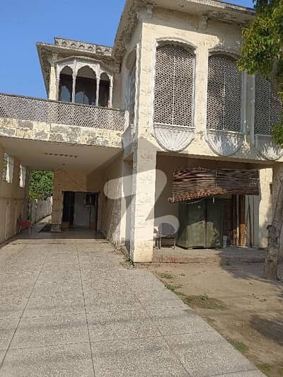 Model Town Old House 1.5 Kanal For Sale