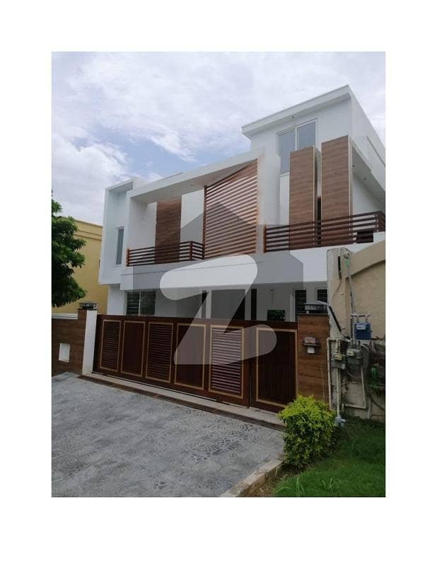 1 KANAL TRIPLE STORY WITH OPEN BASEMENT AND PRIVATE SWIMMING POOL FOR SALE