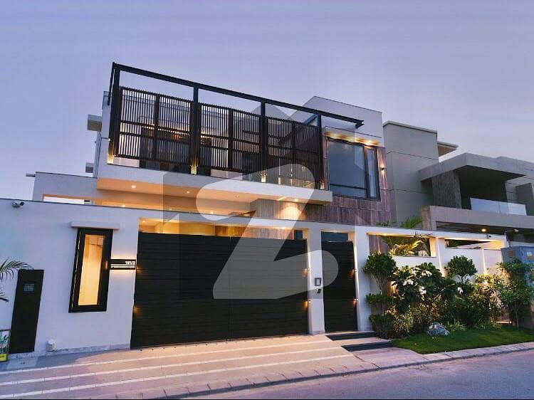 Luxurious 500 Yards House With 6 Bedrooms And A Basement Study Awaits In Phase 8, Zone A