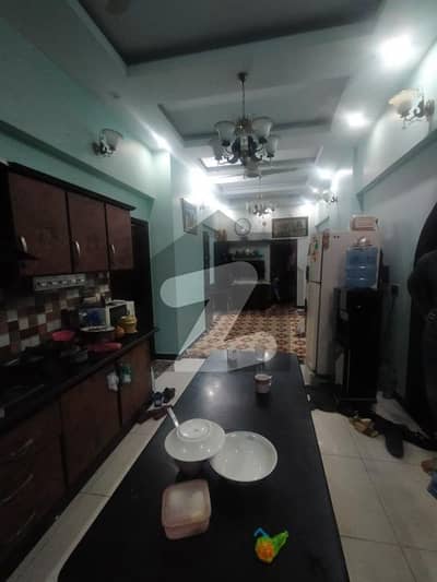 ناظم آباد کراچی میں 3 کمروں کا 6 مرلہ فلیٹ 1.75 کروڑ میں برائے فروخت۔