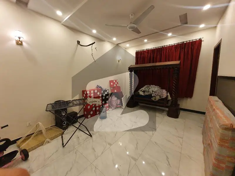16 Marla Luxury Upper Portion For Rent With Gas M3 Lake City Lahore